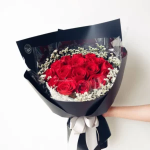 Adorable 20-stem rose bouquet, with white limonium or gypsophila, lovely flower delivery Christchurch.